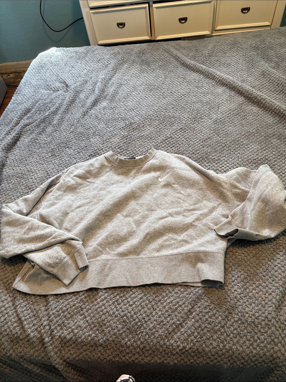 Womens size M Nike Heather Gray Cropped Crewneck Sweatshirt